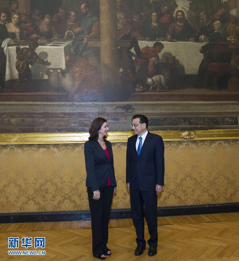 10月15日，中國國務(wù)院總理李克強(qiáng)在羅馬會見意大利眾議長博爾德里尼。 新華社記者王曄攝 