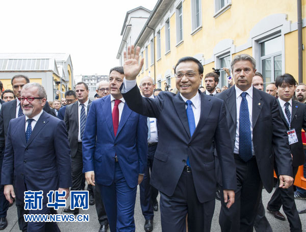 10月16日，中國國務院總理李克強在米蘭與意大利總理倫齊共同出席第五屆中意創(chuàng)新合作周大會并致辭。這是李克強抵達位于米蘭理工大學的會場。新華社記者王曄攝
