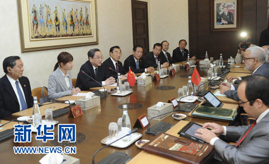 11月3日，全國(guó)政協(xié)主席俞正聲在拉巴特會(huì)見摩洛哥政府首腦本·基蘭。 新華社記者 張鐸 攝