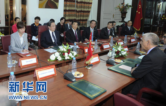 11月3日，中國(guó)全國(guó)政協(xié)主席俞正聲在拉巴特會(huì)見摩洛哥眾議長(zhǎng)阿拉米。 新華社記者 張鐸 攝