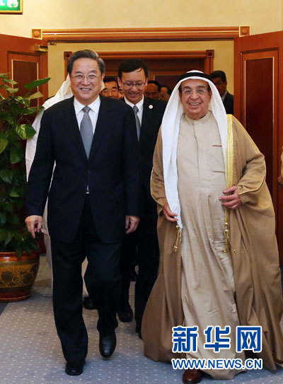 11月6日，正在巴林進(jìn)行正式友好訪問的全國(guó)政協(xié)主席俞正聲在麥納麥會(huì)見巴林副首相穆罕默德。 新華社記者劉衛(wèi)兵攝