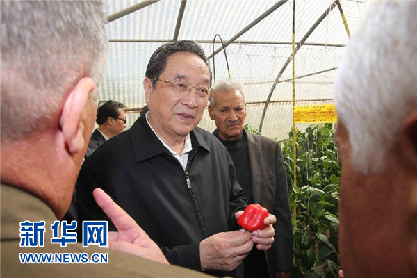 11月8日，正在約旦進行正式友好訪問的全國政協(xié)主席俞正聲在約旦河谷參觀碩果農(nóng)業(yè)合作社。 新華社記者 劉衛(wèi)兵 攝 