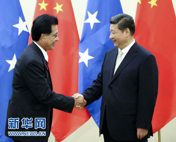 11月22日，中國國家主席習(xí)近平在斐濟(jì)楠迪會見密克羅尼西亞聯(lián)邦總統(tǒng)莫里。 新華社記者姚大偉攝 