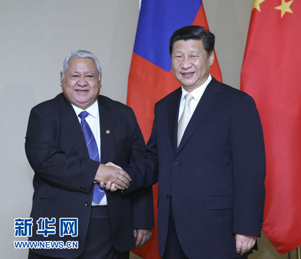 11月22日，中國國家主席習(xí)近平在斐濟(jì)楠迪會見薩摩亞總理圖伊拉埃帕。 新華社記者姚大偉攝