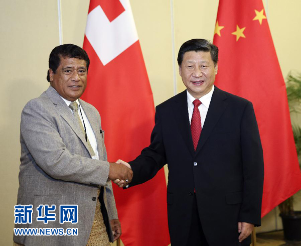 11月22日，國家主席習(xí)近平在斐濟(jì)楠迪會見湯加首相圖伊瓦卡諾。新華社記者丁林?jǐn)z 