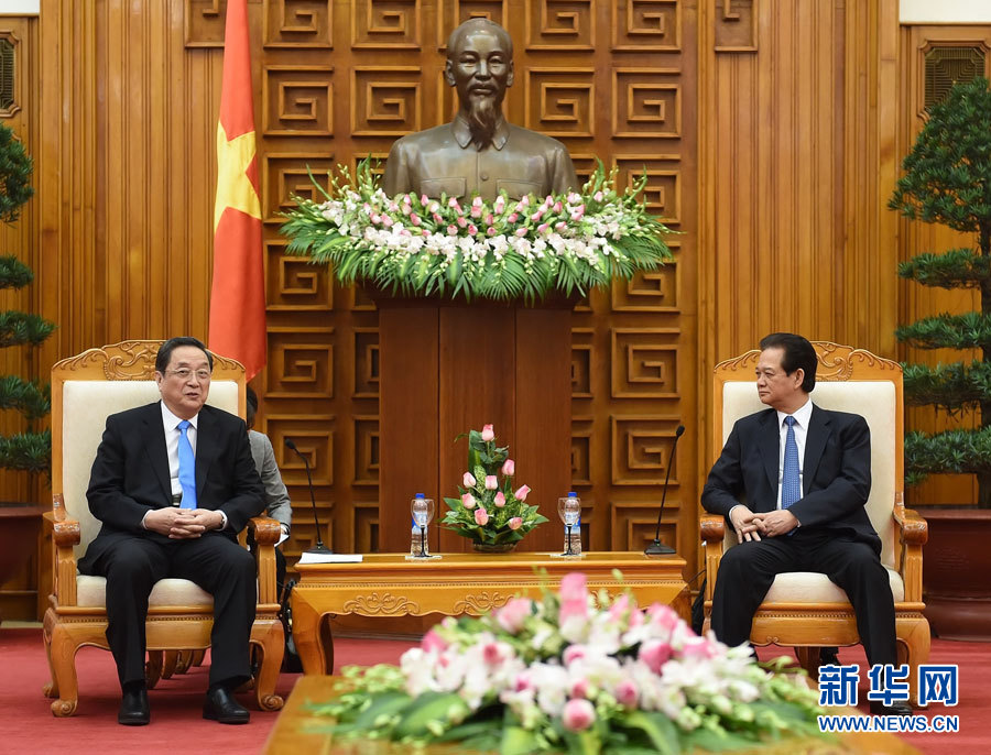 12月25日至27日，中共中央政治局常委、全國政協(xié)主席俞正聲對越南進行正式訪問。這是12月26日，俞正聲在河內會見越南政府總理阮晉勇。 新華社記者劉建生攝