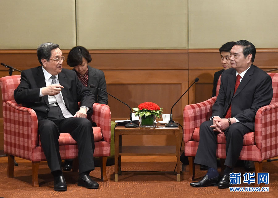 12月25日至27日，中共中央政治局常委、全國政協(xié)主席俞正聲對越南進行正式訪問。這是12月25日，俞正聲在河內會見越共中央書記處常務書記黎鴻英。 新華社記者劉建生攝