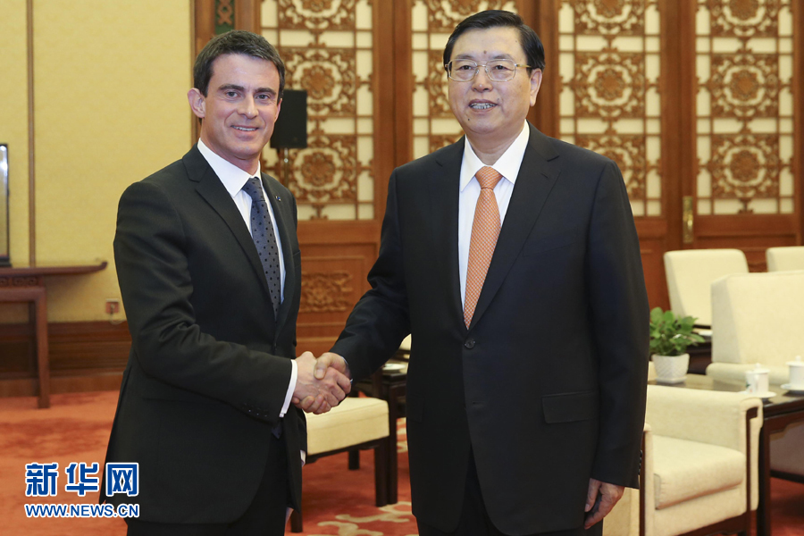 1月30日，全國人大常委會委員長張德江在北京人民大會堂會見法國總理瓦爾斯。 新華社記者丁林 攝 