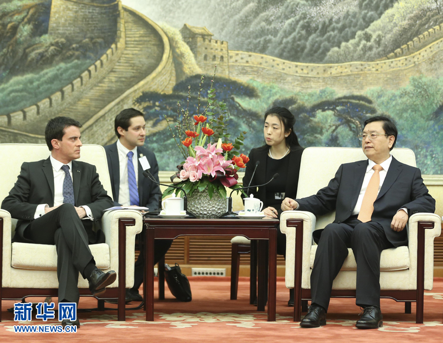 1月30日，中國全國人大常委會委員長張德江在北京人民大會堂會見法國總理瓦爾斯。 新華社記者丁林 攝 