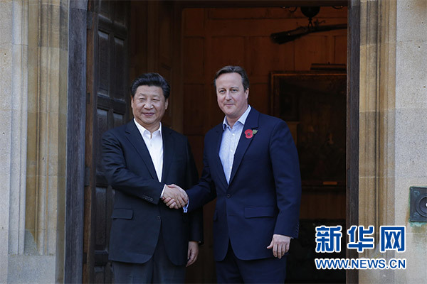 10月22日，國家主席習近平在契克斯首相鄉(xiāng)間別墅同英國首相卡梅倫再次會晤。新華社記者 鞠鵬 攝