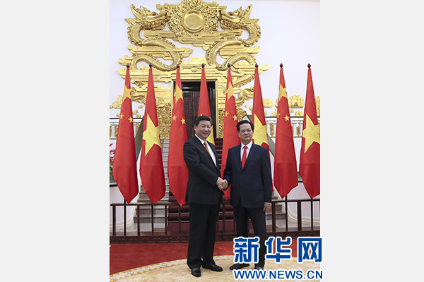 11月5日，中共中央總書記、國家主席習近平在河內(nèi)同越南總理阮晉勇舉行會談。 新華社記者 蘭紅光 攝