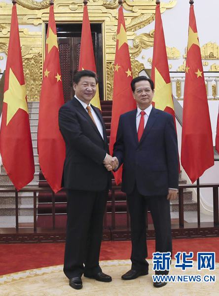 11月5日，中共中央總書記、國家主席習近平在河內(nèi)會見越南總理阮晉勇。新華社記者 蘭紅光 攝 