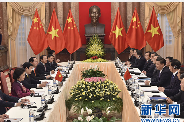11月6日，中共中央總書記、國家主席習(xí)近平在河內(nèi)同越南國家主席張晉創(chuàng)舉行會(huì)談。 新華社記者李濤攝
