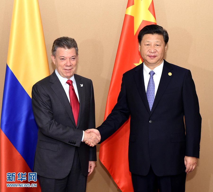 11月18日，國(guó)家主席習(xí)近平在菲律賓馬尼拉會(huì)見哥倫比亞總統(tǒng)桑托斯。 新華社記者 饒愛民 攝