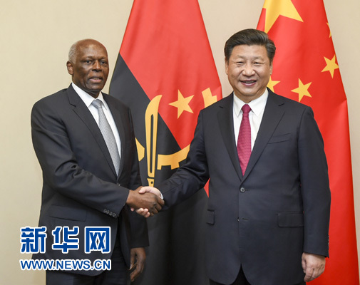 12月3日，國家主席習(xí)近平在約翰內(nèi)斯堡會見安哥拉總統(tǒng)多斯桑托斯。 新華社記者 謝環(huán)馳 攝