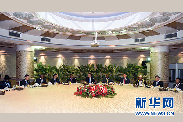 12月4日，國家主席習(xí)近平在約翰內(nèi)斯堡集體會見13位非洲國家領(lǐng)導(dǎo)人。 新華社記者 謝環(huán)馳 攝