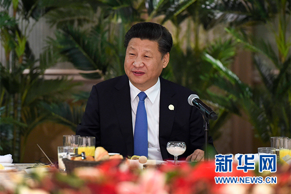 12月4日，國家主席習(xí)近平在約翰內(nèi)斯堡集體會見13位非洲國家領(lǐng)導(dǎo)人。 新華社記者 謝環(huán)馳 攝