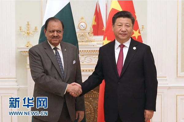 6月23日，國(guó)家主席習(xí)近平在塔什干會(huì)見(jiàn)巴基斯坦總統(tǒng)侯賽因。新華社記者馬占成攝