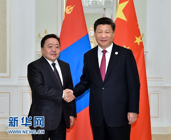 6月23日，國(guó)家主席習(xí)近平在塔什干會(huì)見蒙古國(guó)總統(tǒng)額勒貝格道爾吉。 新華社記者李濤攝