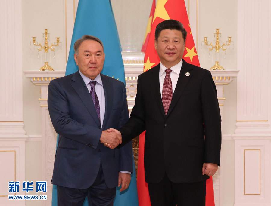  6月24日，國家主席習(xí)近平在塔什干會見哈薩克斯坦總統(tǒng)納扎爾巴耶夫。 新華社記者 蘭紅光 攝 