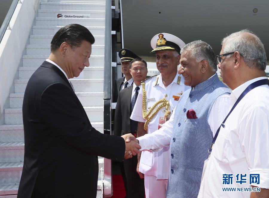 10月15日，國家主席習近平抵達印度果阿，應印度總理莫迪邀請，出席金磚國家領導人第八次會晤。 新華社記者蘭紅光攝 