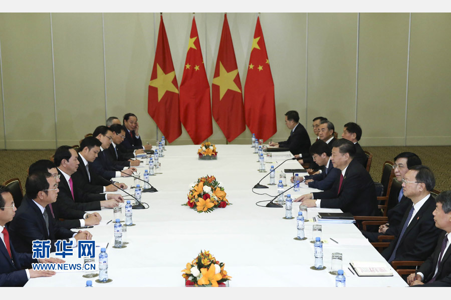 11月19日，國(guó)家主席習(xí)近平在利馬會(huì)見(jiàn)越南國(guó)家主席陳大光。新華社記者 龐興雷 攝 