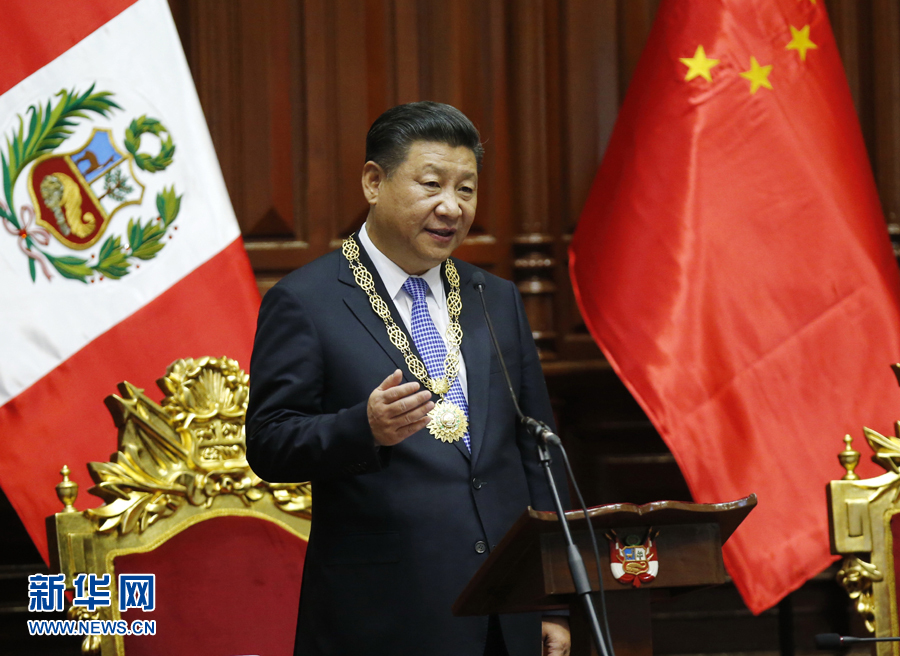 11月21日，國(guó)家主席習(xí)近平在秘魯國(guó)會(huì)發(fā)表題為《同舟共濟(jì)、揚(yáng)帆遠(yuǎn)航，共創(chuàng)中拉關(guān)系美好未來(lái)》的重要演講。 新華社記者 鞠鵬 攝