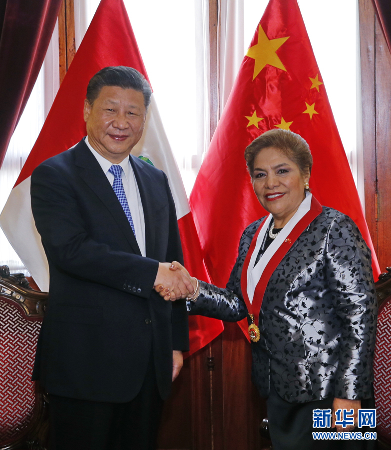 11月21日，國家主席習(xí)近平在利馬會(huì)見秘魯國會(huì)主席薩爾加多。新華社記者 鞠鵬 攝