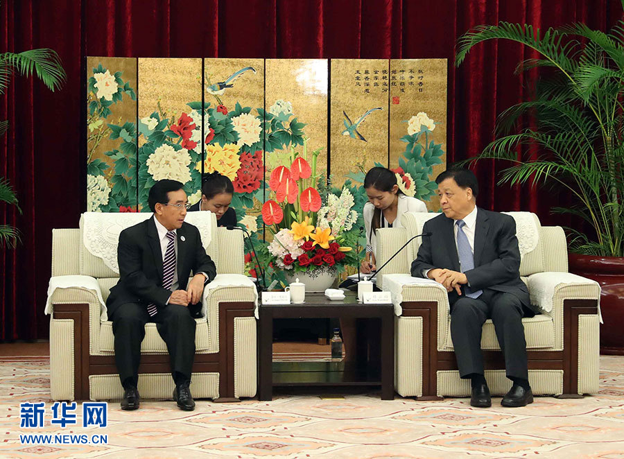 6月11日，中共中央政治局常委、中央書記處書記劉云山在福州會(huì)見(jiàn)來(lái)華出席金磚國(guó)家政黨、智庫(kù)和民間社會(huì)組織論壇的老撾人民革命黨中央政治局委員、中央書記處常務(wù)書記、國(guó)家副主席潘坎。新華社記者劉衛(wèi)兵攝