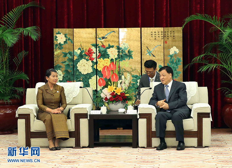 6月11日，中共中央政治局常委、中央書記處書記劉云山在福州會(huì)見(jiàn)來(lái)華出席金磚國(guó)家政黨、智庫(kù)和民間社會(huì)組織論壇的柬埔寨人民黨中央常委、副首相梅森安。新華社記者劉衛(wèi)兵攝