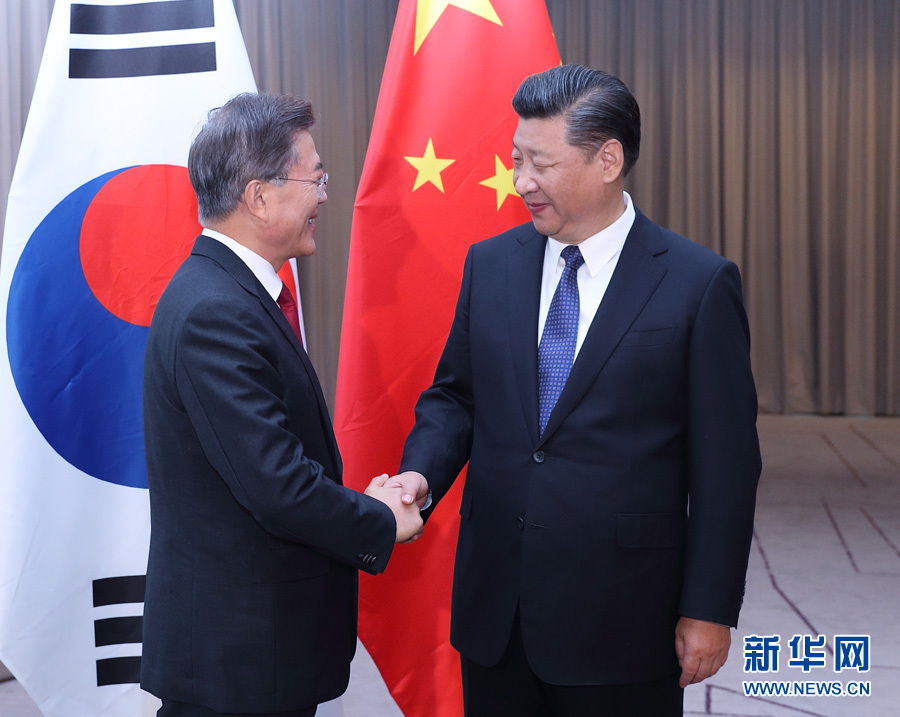 7月6日，國家主席習(xí)近平在柏林會(huì)見韓國總統(tǒng)文在寅。 新華社記者 王曄攝