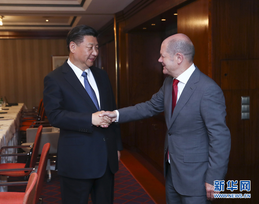 7月6日，國(guó)家主席習(xí)近平在漢堡會(huì)見(jiàn)漢堡市市長(zhǎng)肖爾茨。 新華社記者謝環(huán)馳 攝