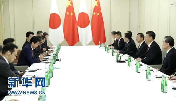 7月8日，國家主席習(xí)近平應(yīng)約在漢堡會(huì)見日本首相安倍晉三。新華社記者 馬占成 攝