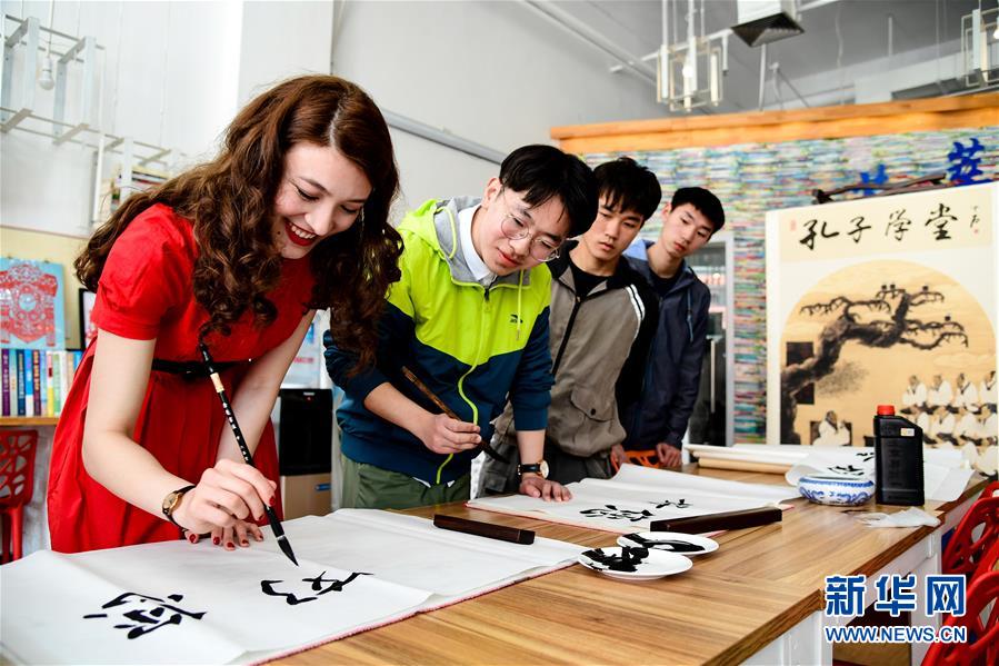 （新華全媒頭條·上合青島峰會·圖文互動）（13）遠(yuǎn)航，揚起“上海精神”的時代風(fēng)帆——寫在上海合作組織成員國元首理事會第十八次會議即將召開之際