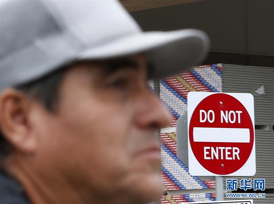 (國(guó)際·圖文互動(dòng))(1)通訊:“根本沒(méi)有人在乎我們”——探訪(fǎng)美墨邊境墻邊的“日工”市場(chǎng)