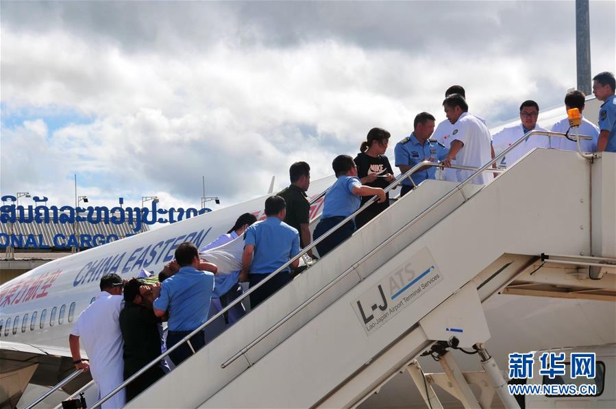 （國際&middot;圖文互動）（3）老撾車禍?zhǔn)軅?0名中國游客回國