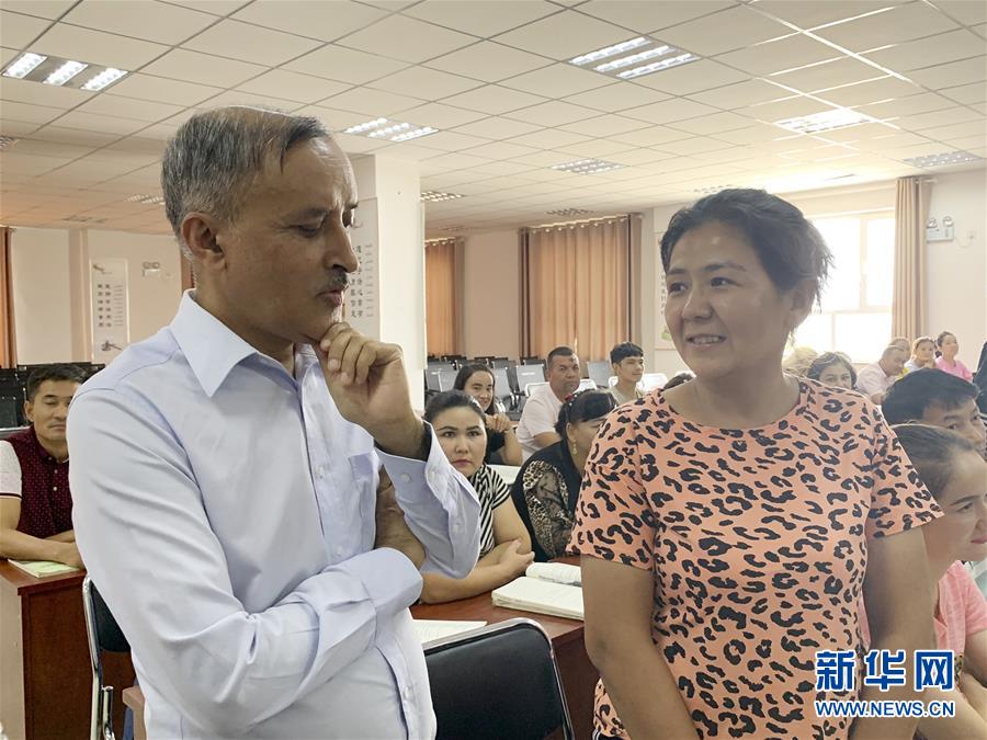 （圖文互動(dòng)）（2）多國駐華使節(jié)參訪新疆：中國反恐、去極端化經(jīng)驗(yàn)值得學(xué)習(xí)借鑒