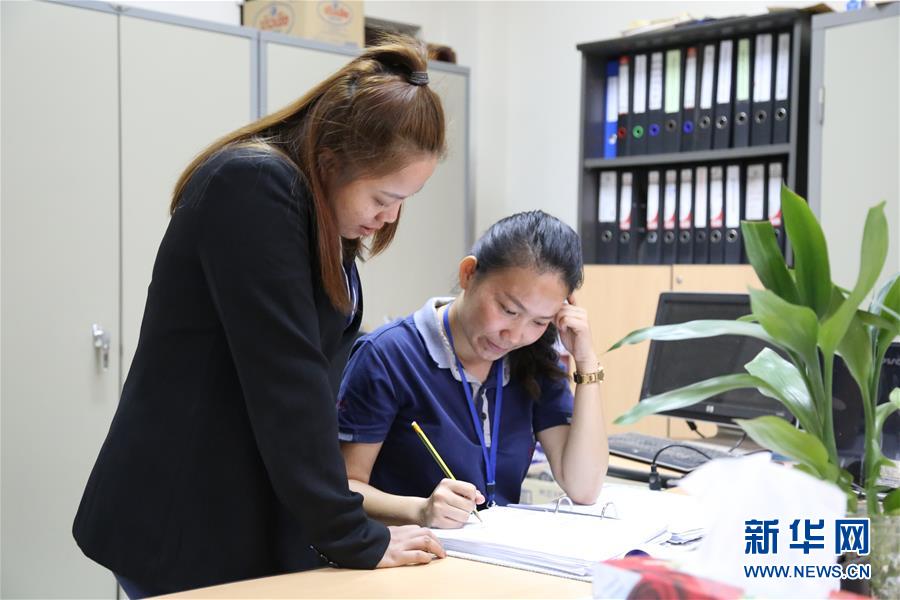 （國際·圖文互動）（1）通訊：“信守承諾，一諾千金”——一個老撾女孩在中國企業(yè)的十年成長史