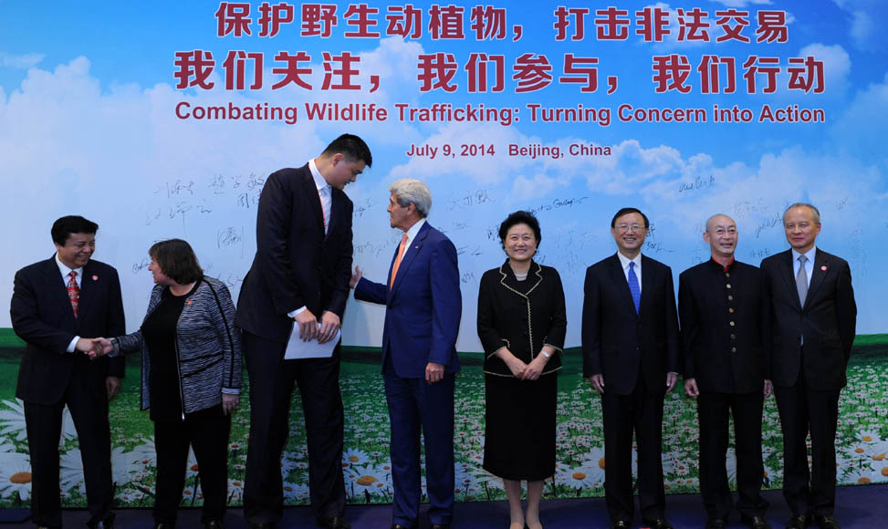 劉延?xùn)|、楊潔篪同美國國務(wù)卿克里共同出席中美打擊野生動植物非法交易宣傳活動（圖）