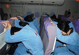 系好安全帶，記住安全門