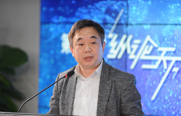 倪峰：明年看全球化，就是看中國