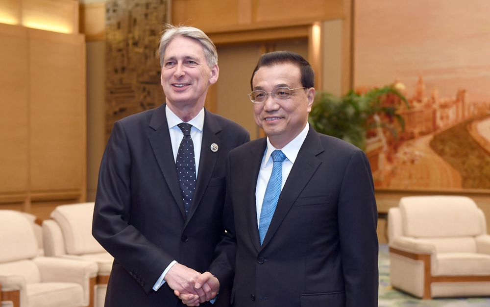 李克強(qiáng)會見英國首相特使、財政大臣哈蒙德