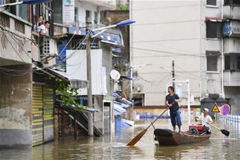 洪水來時(shí)，那暖心的民間救援